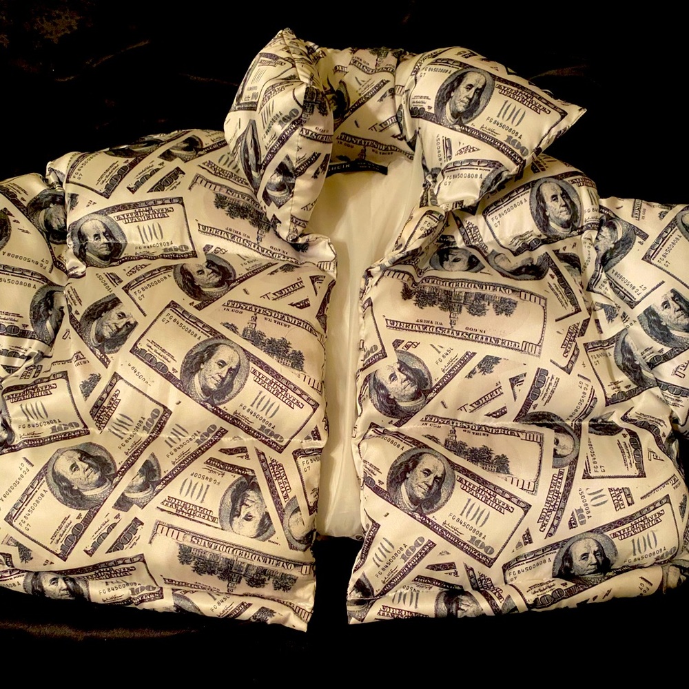Cropped money logo puffer coat